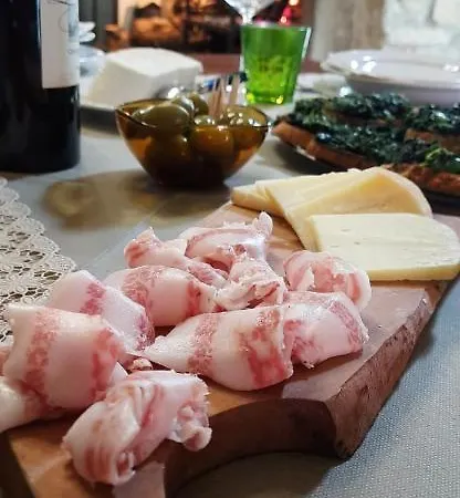 Tenuta La Scure La Cappella בית נופש